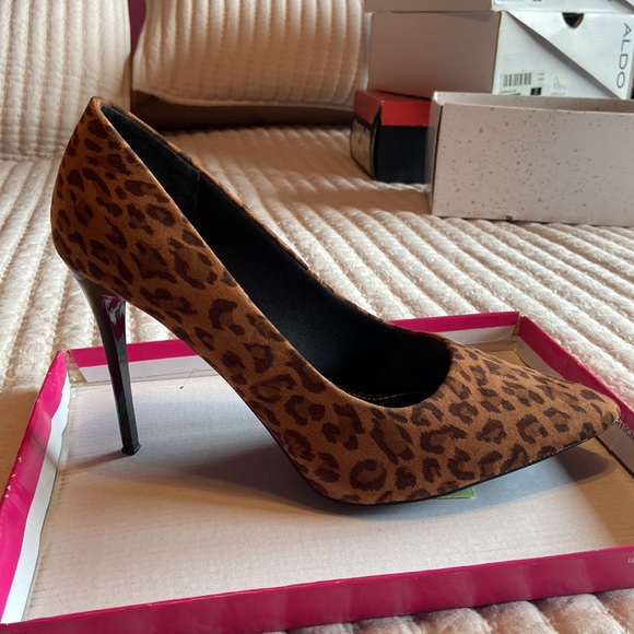 Leopard Pumps - Picture 2 of 3